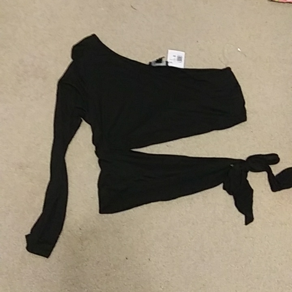 NWT Forever21 3X Black One Sleeve Split Crop top